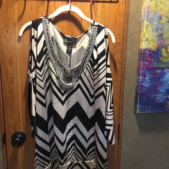 NWOT. Lane Bryant Women’s Size 18/20 Cold Shoulder Blouse - Picture 3 of 11